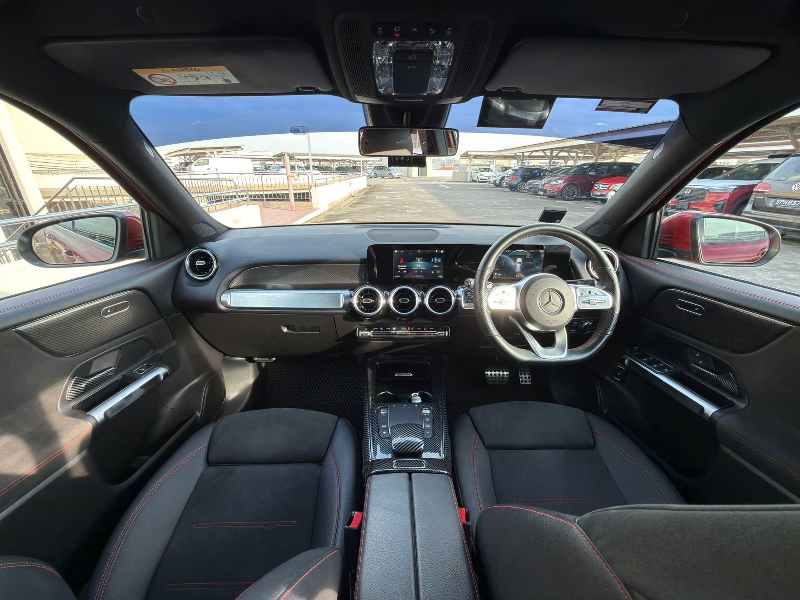 Mercedes-Benz GLB200 AMG Line photo 6